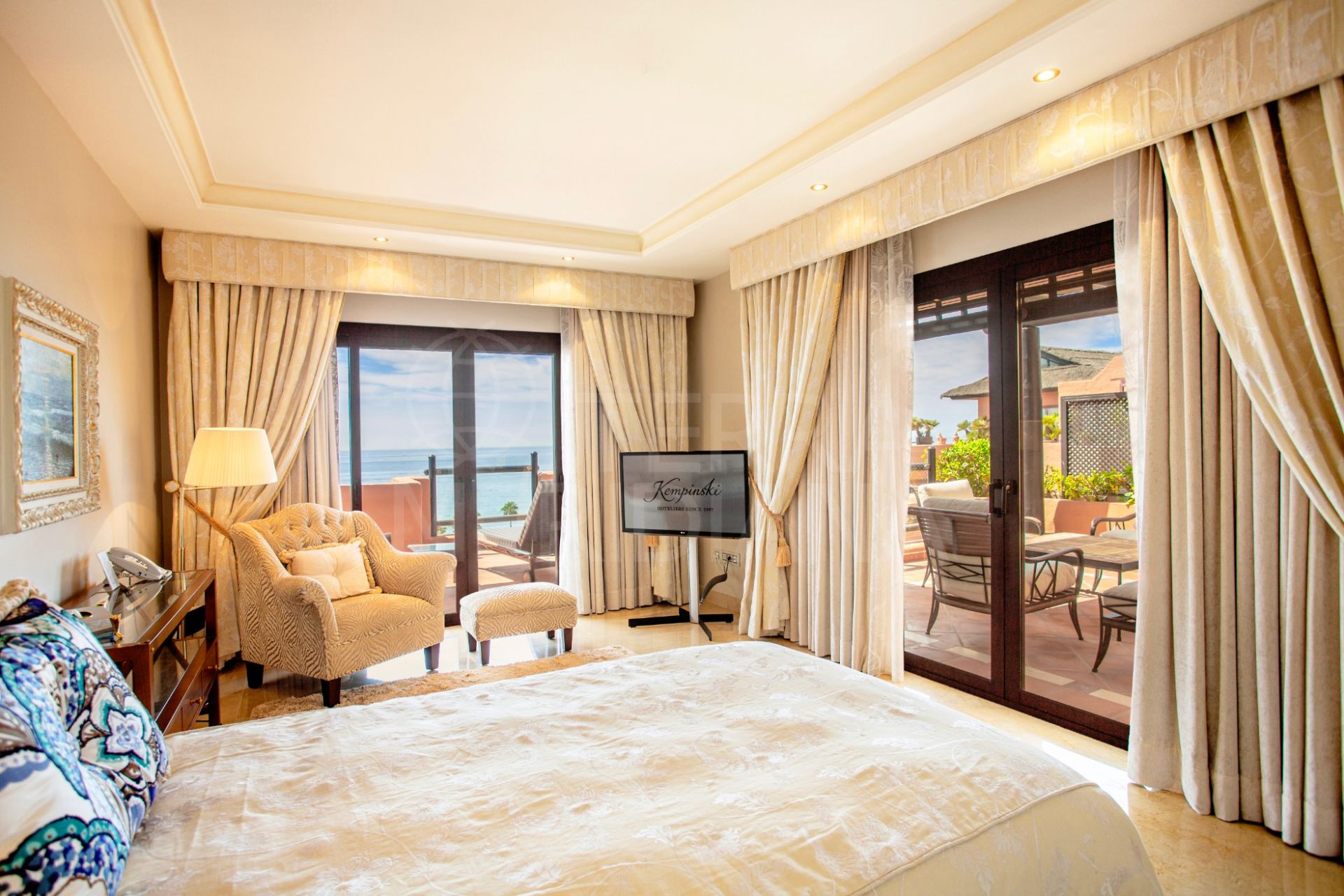 03d38423-8714-418c-b9e5-9da7e4031cc3