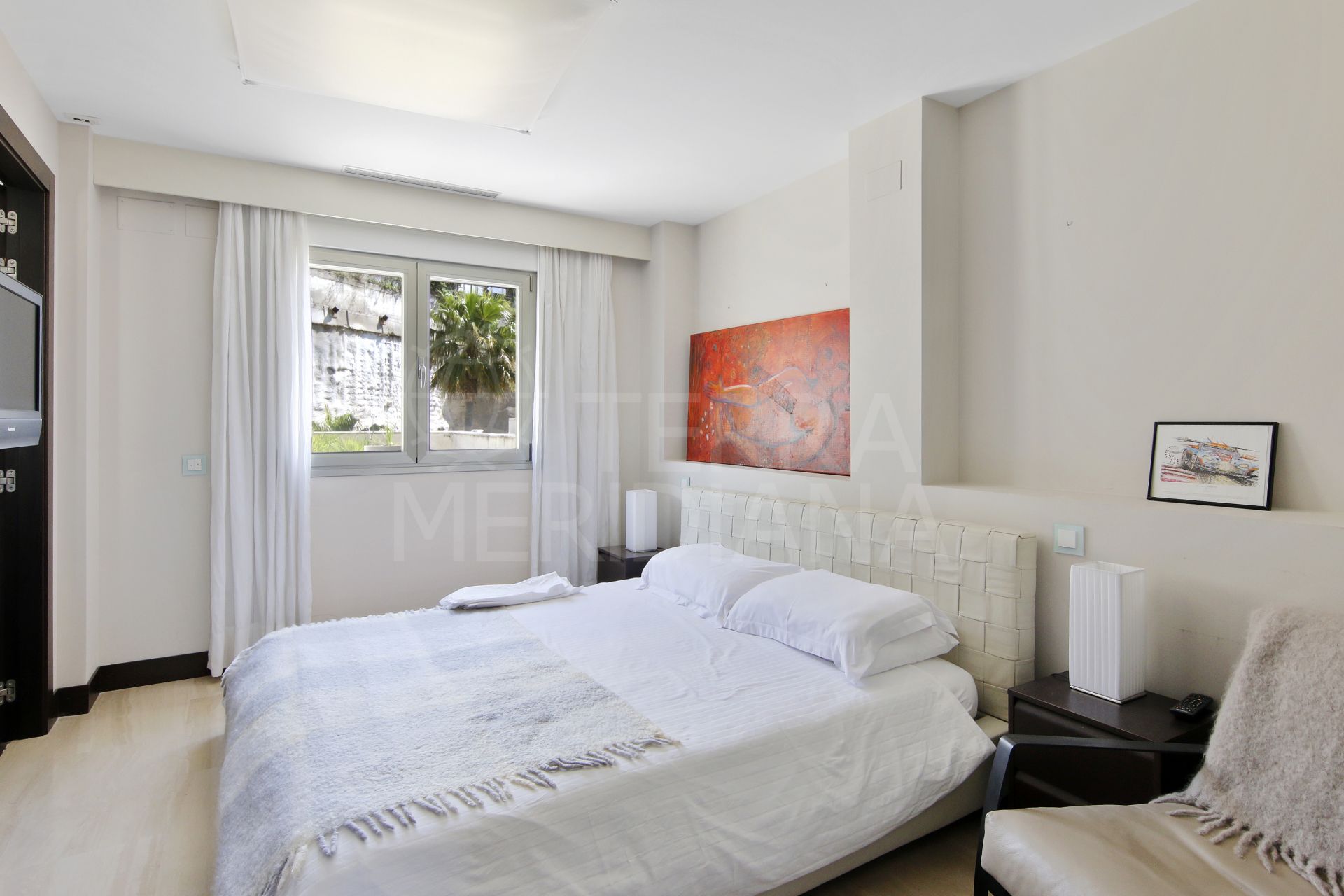 40e29678-5b74-44f9-8352-4c343b845d8d