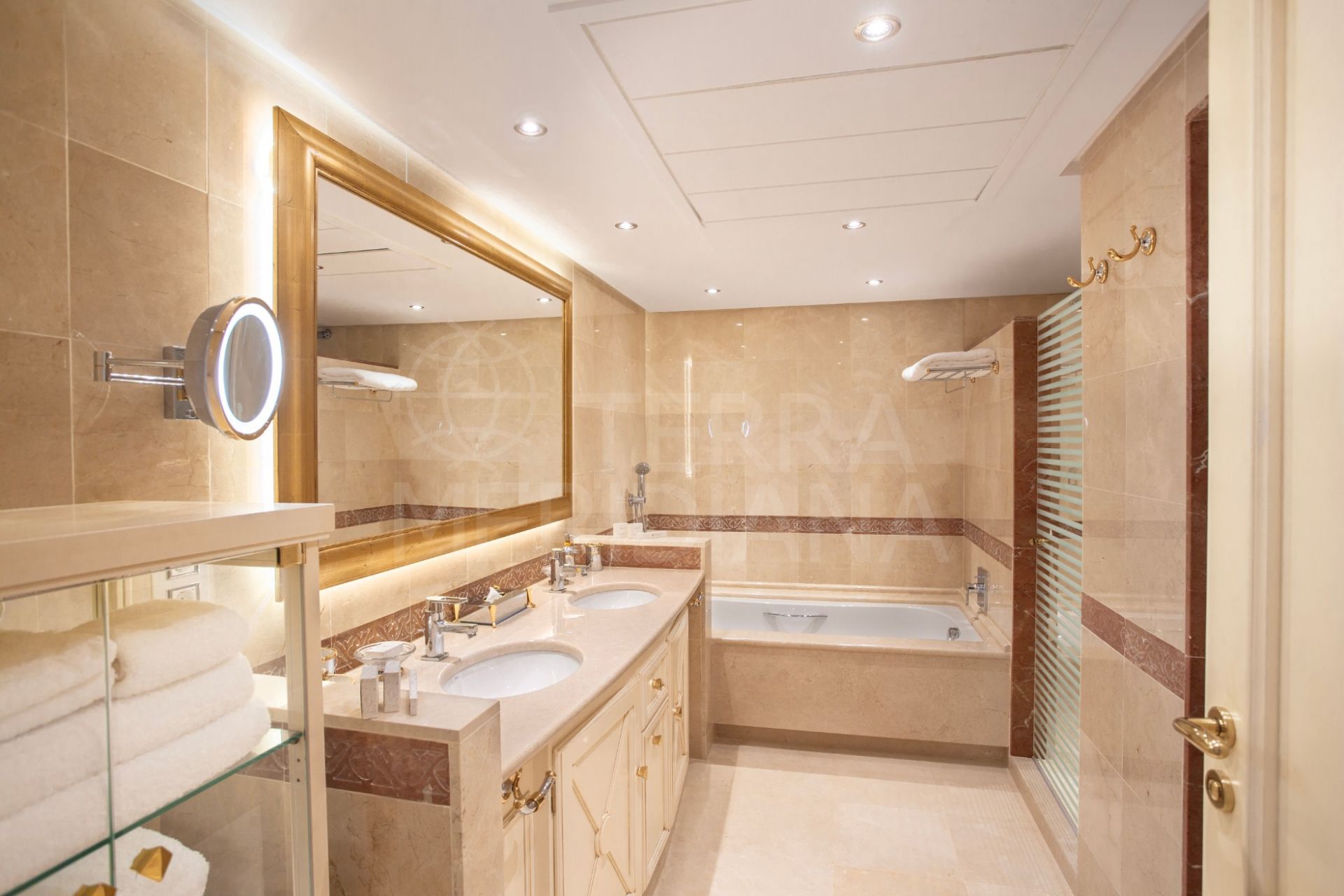 ccffb5d2-83bf-490f-a18a-798f79a91a18