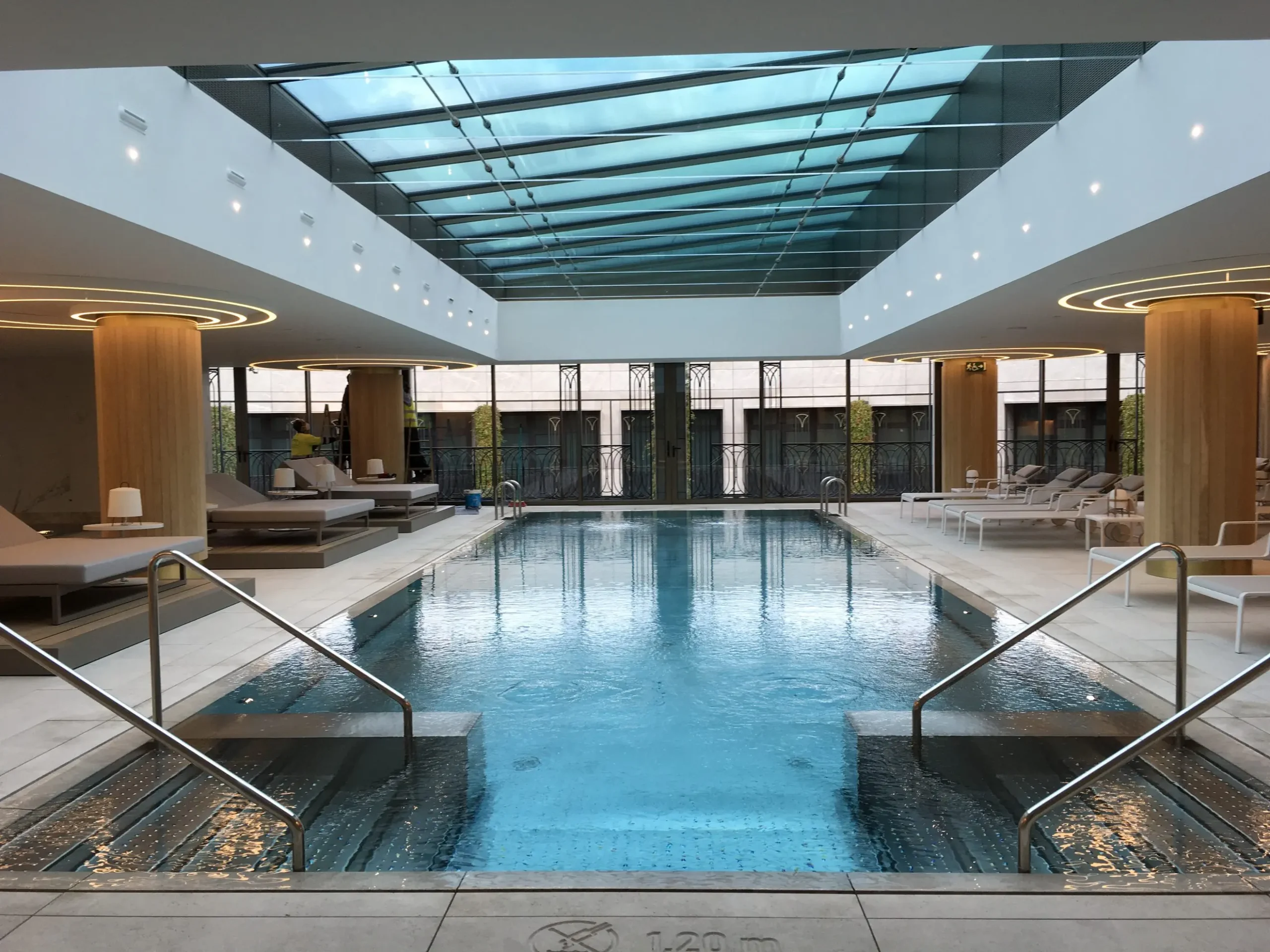 تذاكر درجة اولى لاي مبارات مع فندق اربعة نجوم لمدة خمسة ايام و استقبال و توديع في المطار - Image 11