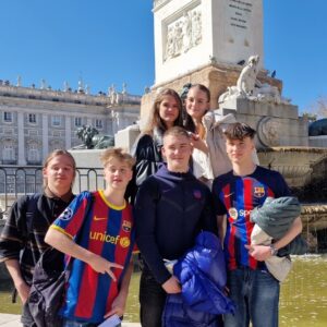 SnapInsta.to_448191592_998393421317878_2154596778163451731_n