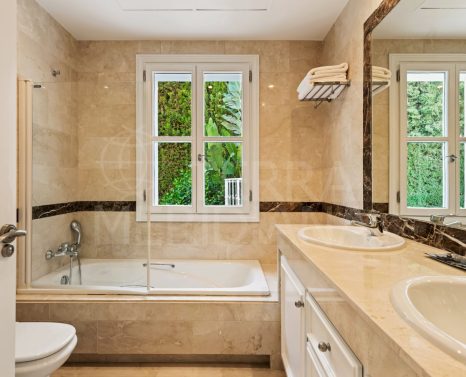 8131dece-5f54-46f6-afd7-a7e0887ebc03